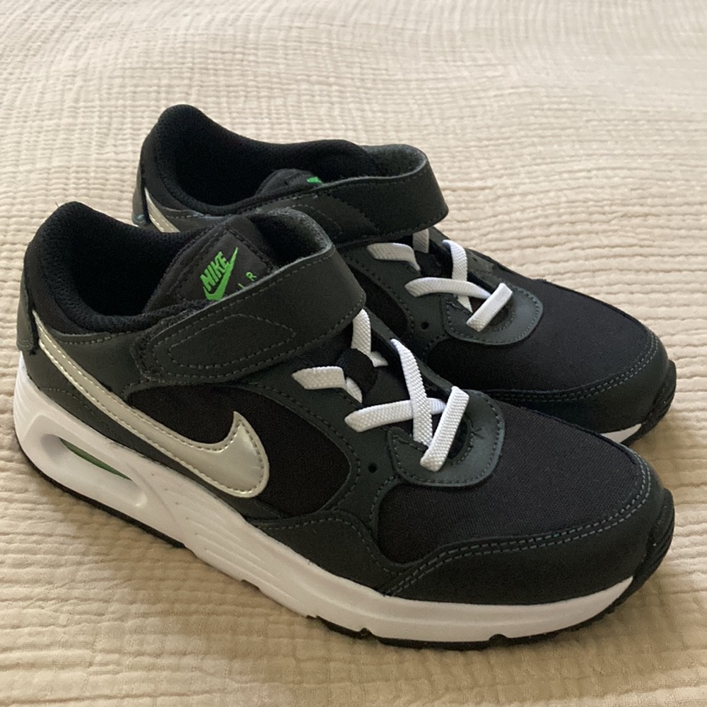 NWT! Nike Air Max - Big kids/ Youth US size 2.5